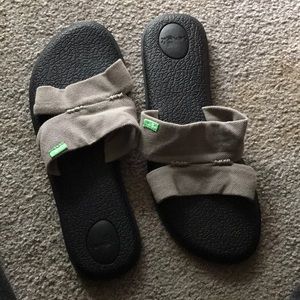 NWOT Sanuk - gray fabric cushy slip on sandals, size 9